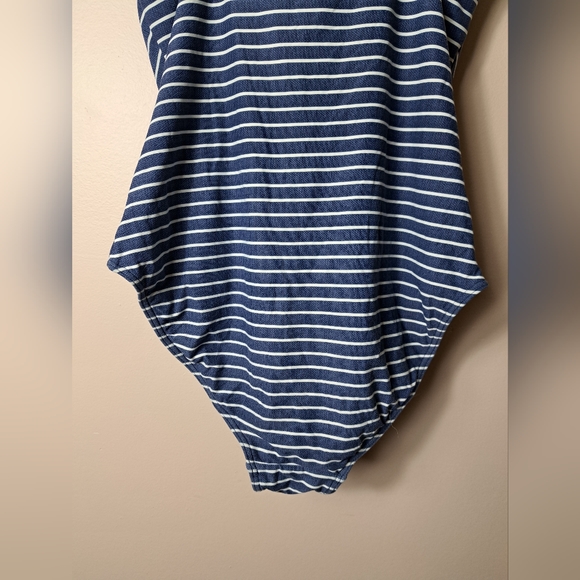 NipTuck Swim Size 8 One Piece Swimsuit Ruched Sides Multifit Bra Cup - Picture 6 of 11